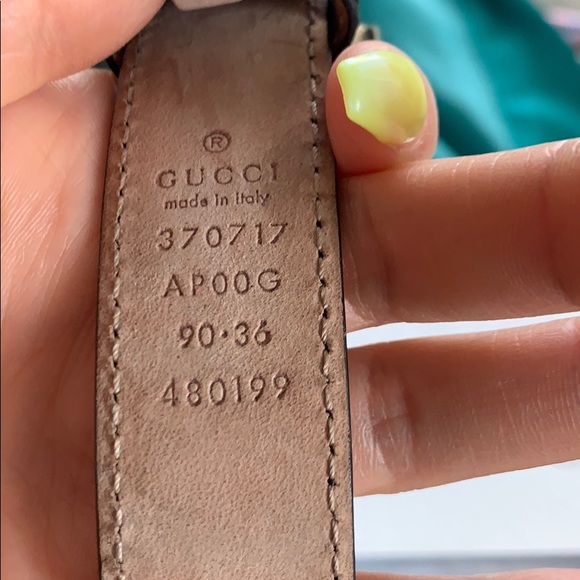 Gucci women’s Leather belt with interlocking G